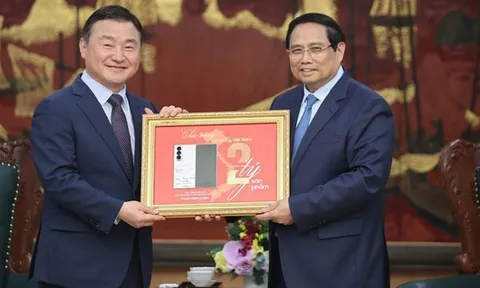 Sau 16 năm đầu tư, số lượng điện thoại 'ông lớn' Samsung sản xuất tại Việt Nam cán mốc 2 tỷ chiếc: Thủ tướng để lại dấu ấn đặc biệt ghi dấu cột mốc lịch sử