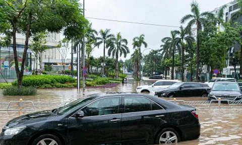 La liệt xe ngập nước do mưa bão Kajiki: Điều kiện nào hưởng bảo hiểm bồi thưởng?