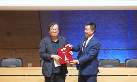 Nhà xuất bản Giáo dục nhận Bằng Doanh nghiệp Văn hoá do UNESCO trao tặng