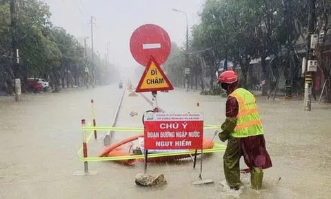Gần 1,5 tỉ đồng cứu trợ người dân miền Trung sau bão số 5