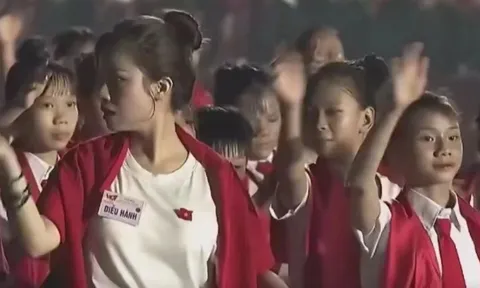 Dương Hoàng Yến đi lạc vào Khối Thiếu Nhi ở Sơ duyệt