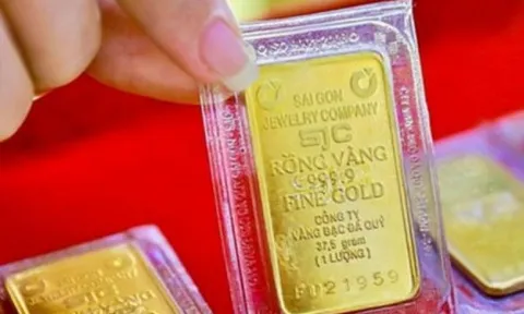 Giá vàng sắp chạm 129 triệu đồng/lượng, phá đỉnh ngày thứ ba liên tiếp