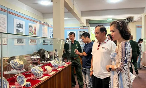 Triển lãm gốm và trưng bày bonsai phục vụ người dân và du khách dịp lễ 2/9