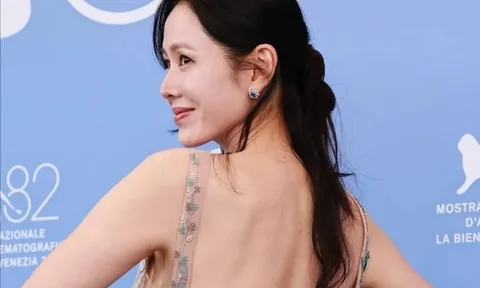 Nhan sắc tuổi 43 của Son Ye Jin dưới ống kính hung thần