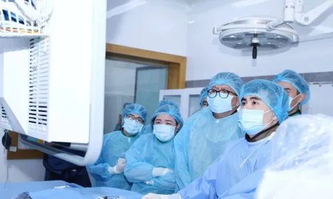 Ho ra máu 'sét đánh' người đàn ông suýt tử vong