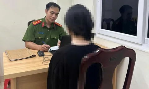Chỉ vì tên xuất hiện trong tin nhắn yêu cầu chuyển khoản 1 tỷ đồng, nữ sinh 2002 ở Hà Nội bị công an đưa đi