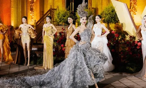 Hoa hậu Lê Hoàng Phương diện váy 20 kg trên sân khấu Vietnam Beauty Fashion Fest