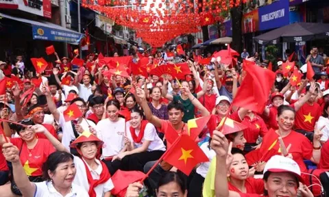 Hà Nội, Đà Nẵng, Hà Tĩnh đã bắt đầu tặng 100.000 đồng Tết Độc lập: Người dân rất phấn khởi!