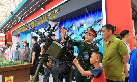 Hàng trăm nghìn khách tham quan đến với Triển lãm Thành tựu đất nước