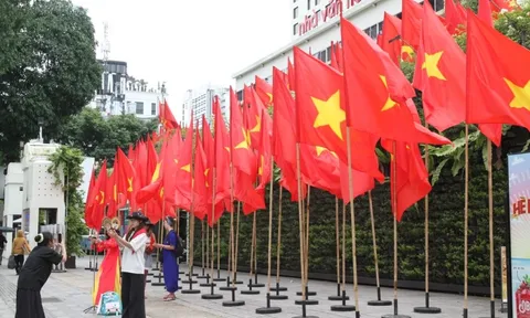 TPHCM rực rỡ sắc cờ, chào mừng 80 năm Cách mạng tháng Tám và Quốc khánh 2/9