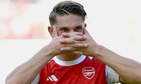 Bất ngờ trước bài hát độc đáo của CĐV Arsenal dành cho Gyokeres