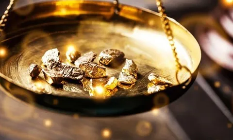 Có nên mua vàng thay vì gửi tiết kiệm hàng tháng?