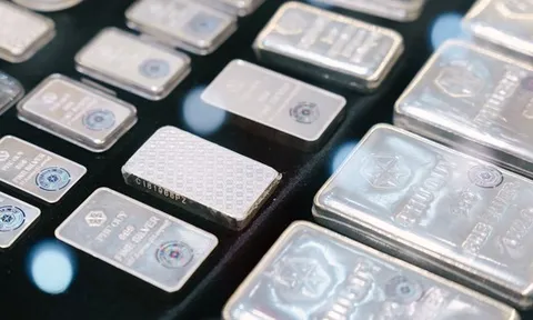 Giá bạc tiếp tục bứt phá vùng đỉnh mới, mức tăng vượt qua giá vàng