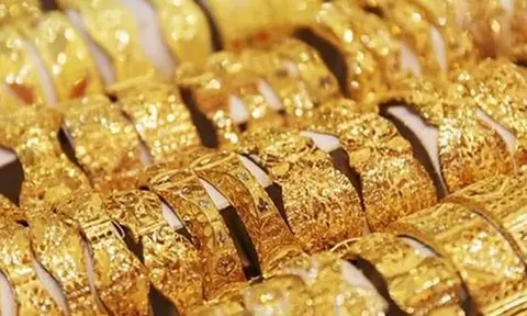 Vừa mở cửa phiên sáng nay, một nhà vàng lớn tại Hà Nội thông báo tạm hết vàng nhẫn và vàng miếng