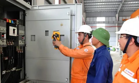 'Nóng' hóa đơn tiền điện: Không chỉ tăng cao bất thường mà còn giống hệt nhau