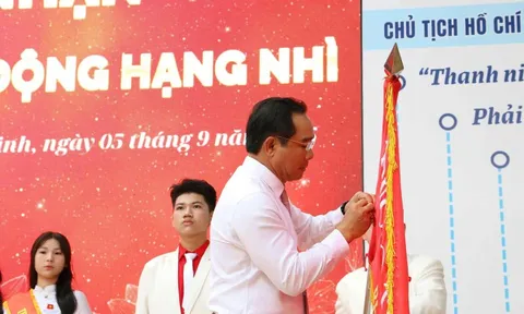 Chủ tịch UBND Tp.HCM dự lễ khai giảng tại Trường THPT Trần Phú