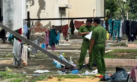 Người đàn ông bịt mắt, nhảy lầu tại Bệnh viện Đa khoa Bình Thuận