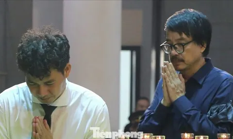 NSND Xuân Bắc, diễn viên Vân Dung viếng NSND Phạm Thị Thành