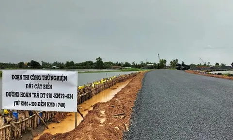 Bộ trưởng Xây dựng cảnh báo việc dùng cát biển để làm đường, xây nhà