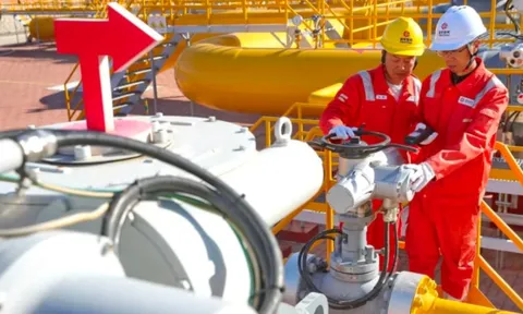 Không phải Ấn Độ, phương Tây rục rịch lên kế hoạch trừng phạt một quốc gia châu Á vì mua dầu Nga: Là 'khách sộp' đang nhập 2 triệu thùng/ngày, đối tác thương mại lớn thứ 2 của EU