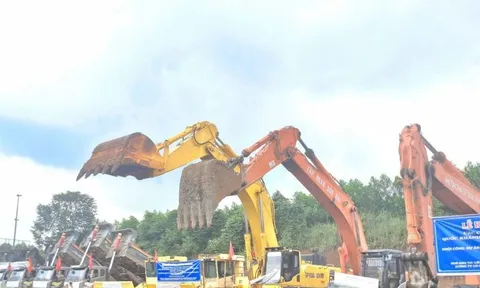 Cao tốc 8.500 tỷ khởi công gần 1 tháng, nhưng chưa có... mặt bằng thi công
