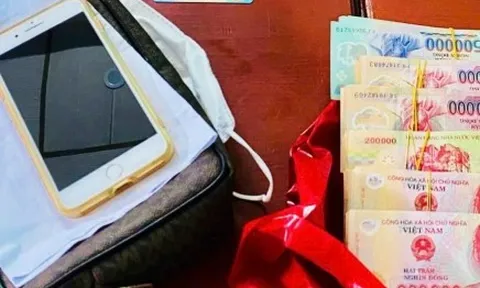 Bà lão mang 120 triệu đồng đến trụ sở công an để nhờ chuyển cho ‘công an dỏm’