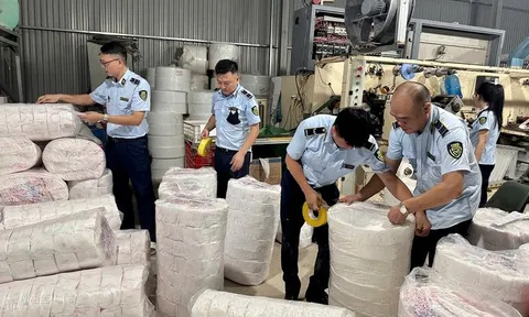 Triệt phá cơ sở sản xuất bỉm, băng vệ sinh giả quy mô khủng ở Thái Nguyên
