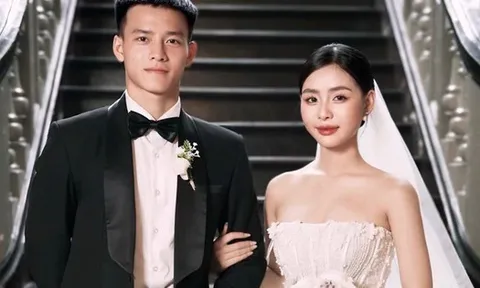 Hotboy U23 Việt Nam đời thường: Visual cực điển trai, đã lấy vợ và làm bố năm 22 tuổi