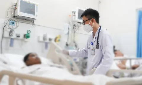 Người đàn ông đi làm ruộng về nhiễm trùng nguy kịch