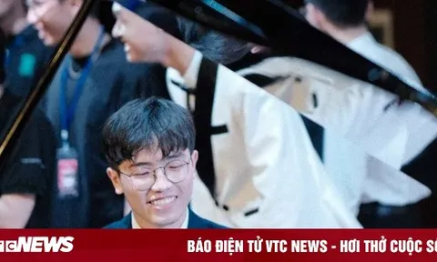 Dân mạng rần rần với tân bác sĩ nội trú điển trai, biết chơi piano