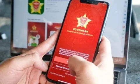 Thủ tướng: Không yêu cầu công dân xuất trình giấy tờ đã được tích hợp trên VNeID