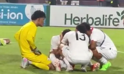 Các cầu thủ U23 Yemen khóc nức nở sau thất bại trước Việt Nam