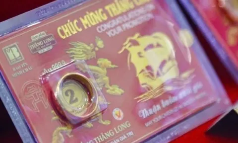 Vì sao giá vàng nhẫn giảm chậm hơn vàng miếng?
