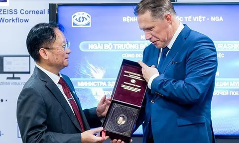 Gặp gỡ vị Bộ trưởng Nga "vừa cứu người, vừa thăm viện" tại Việt Nam: Dấu ấn đẹp trong hành trình y tế Việt – Nga