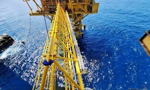 Khối thép 800 tấn sừng sững giữa trùng khơi: Công trình khẳng định sức mạnh chinh phục biển sâu của VN