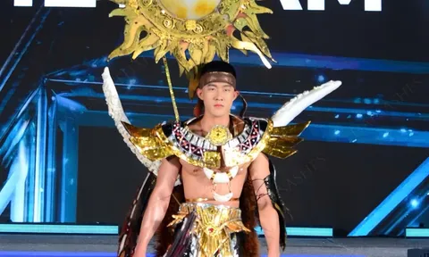 Đoàn Công Vinh trình diễn trang phục dân tộc lấy cảm hứng từ sử thi Đăm Săn tại Mr International 2025