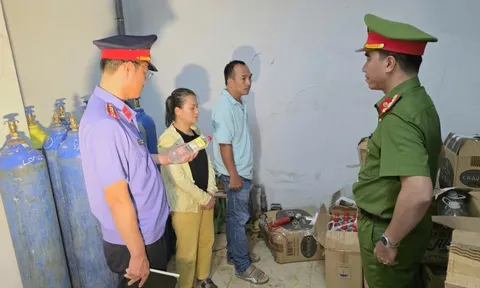 Triệt phá cơ sở sản xuất hàng nghìn lít giấm giả bằng axit và nước giếng: Tác hại khủng khiếp với sức khỏe