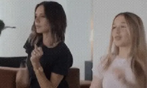 Tiểu thư Harper Beckham tuổi 14 để lộ mặt mộc vẫn xinh đẹp rạng rỡ, nhảy múa cùng mẹ trong phim của Victoria