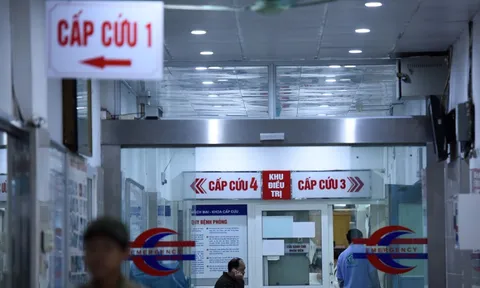 Cô gái trẻ ở Hưng Yên nhập viện cấp cứu vì thường xuyên thức khuya lướt điện thoại