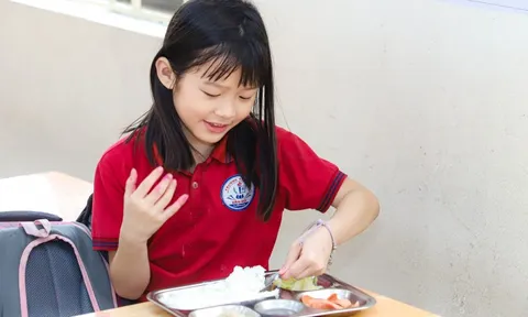 Hà Nội tăng cường kiểm tra an toàn bữa ăn bán trú năm học 2025-2026