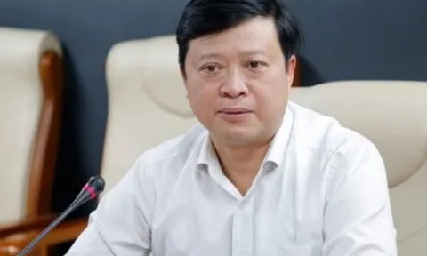 Vụ học sinh giật tóc, xô ngã cô giáo: Cần can thiệp tâm lý thay vì trừng phạt