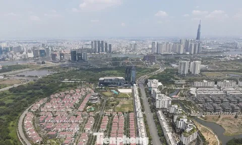 Điều khiến trung tâm tài chính quốc tế dễ ở trên... giấy