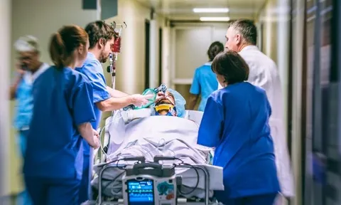 Suýt chết khi mang thai, người phụ nữ tiết lộ nhìn thấy 2 điều ở “thế giới bên kia”