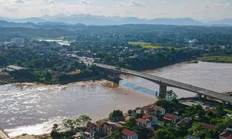 Diện mạo cầu Phong Châu nối hai bờ sông Hồng trước ngày thông xe