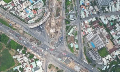 Nút giao 3.400 tỷ chậm tiến độ, Chủ tịch TP.HCM chỉ đạo 'nóng'