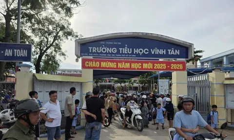 Chỉ đạo khẩn của Chủ tịch UBND TP HCM sau phản ánh trường học xuống cấp nghiêm trọng