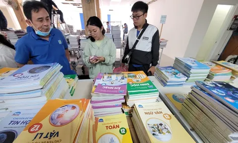 Đề xuất viết bộ sách giáo khoa mới trong 12 tháng