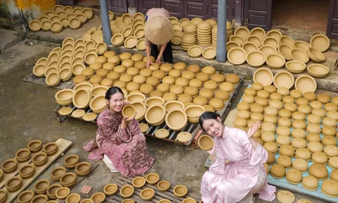 Làng gốm Thanh Hà được vinh danh Điểm du lịch cộng đồng tốt nhất