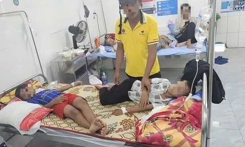 Xuất hiện clip phó hiệu trưởng bị cho là "ngăn cản đưa học sinh đi cấp cứu"