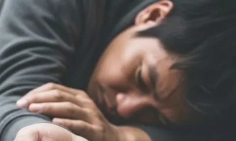 Ngã gục bất tỉnh sau khi uống 3 viên thuốc hàng xóm cho